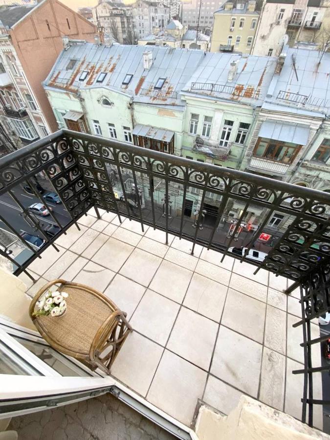 світло є! історичний центр! Apartment *